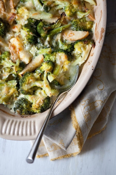 BROCCOLI, CHEDDAR AND APPLE GRATIN